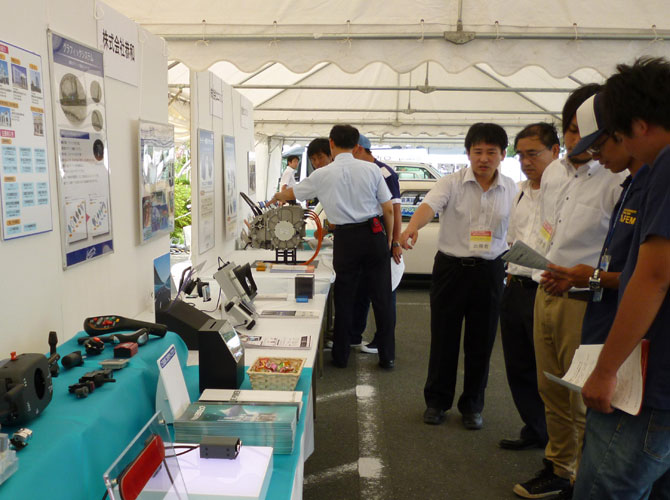 全日本 学生フォーミュラ大会展示の様子1